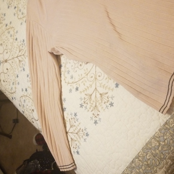 Sweater - Picture 5 of 6